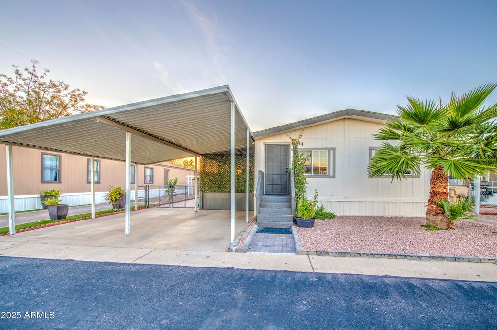 Photo of 19401 N 7st Street, Phoenix, AZ 85024 (MLS # 6952489)