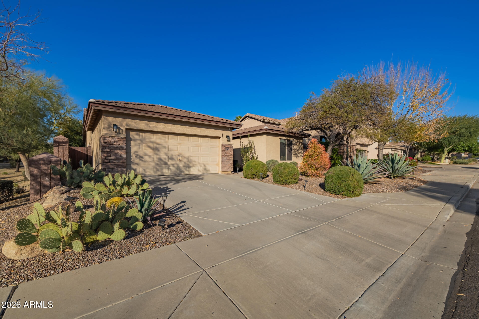 2226 W HEDGEHOG Place