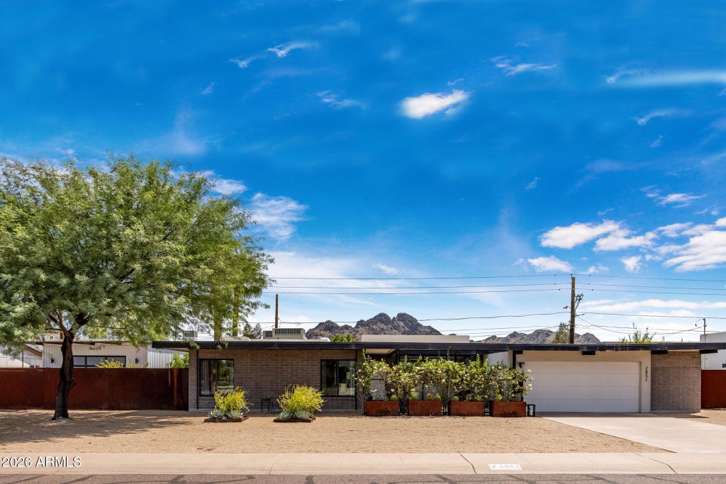 Photo of 2851 E Turquoise Drive, Phoenix, AZ 85028 (MLS # 7071717)