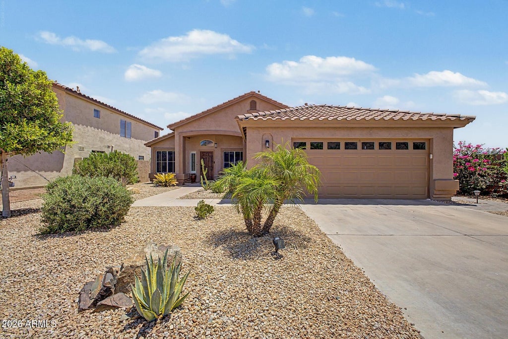 Photo of 1855 W Hiddenview Drive, Phoenix, AZ 85045 (MLS # 7052216)