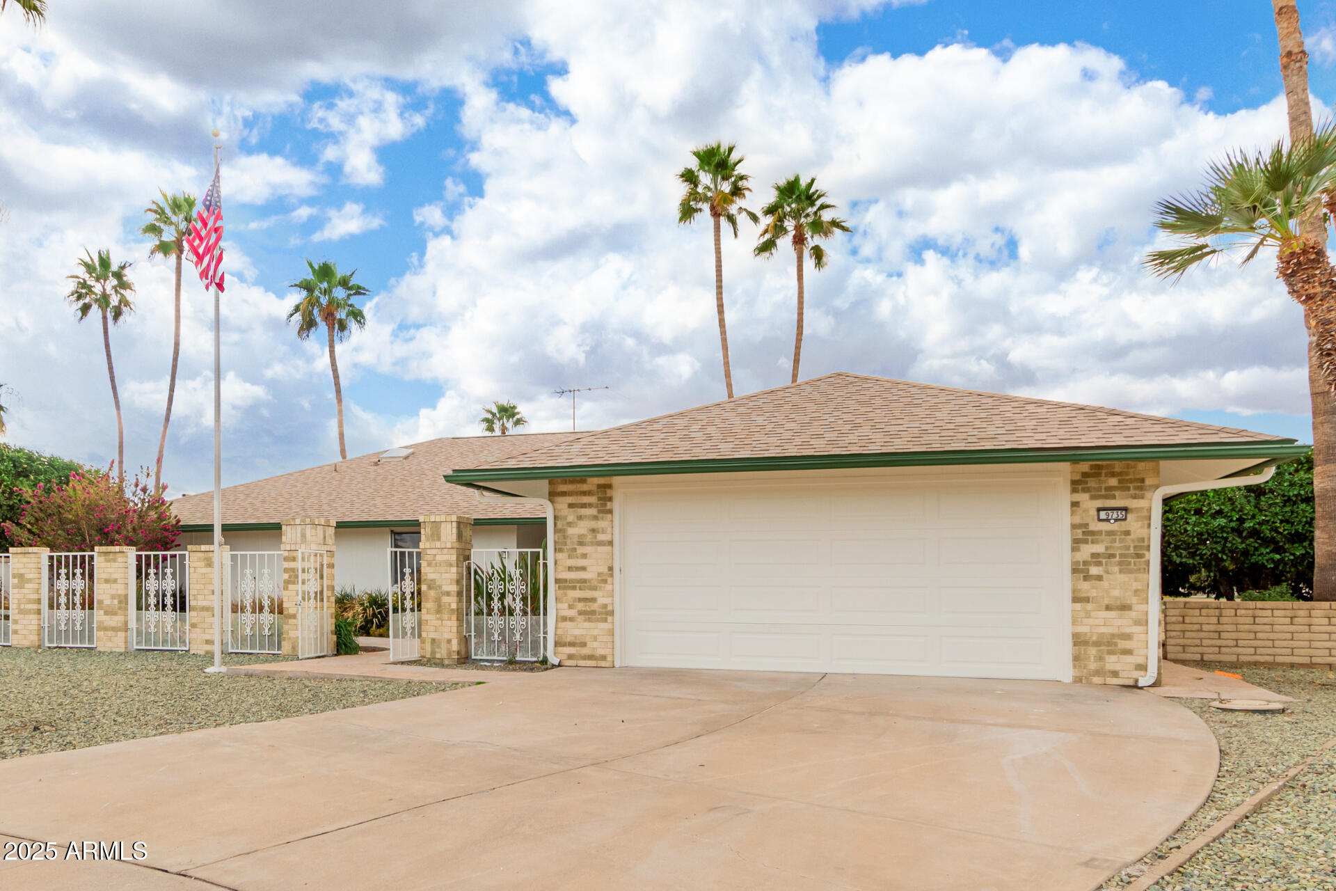 9735 W COUNTRY CLUB Drive
