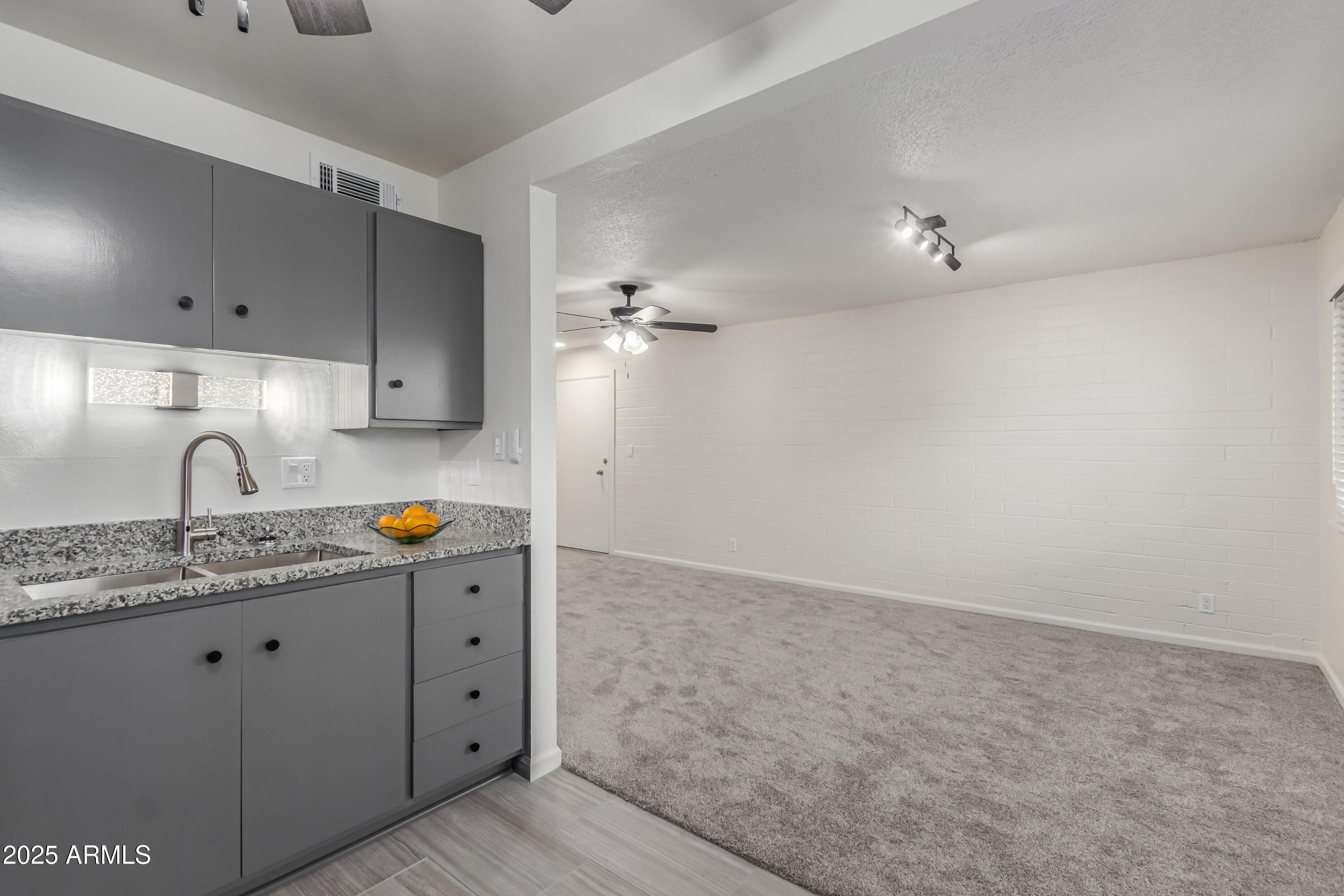 2608 W BERRIDGE Lane C-220