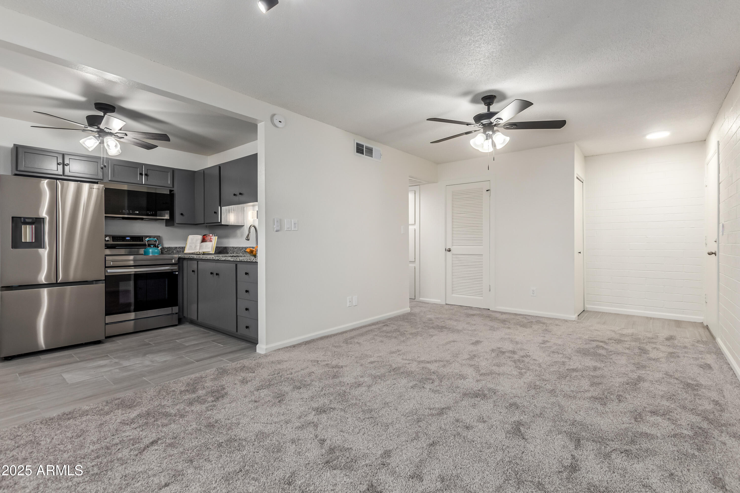 2608 W BERRIDGE Lane C-220