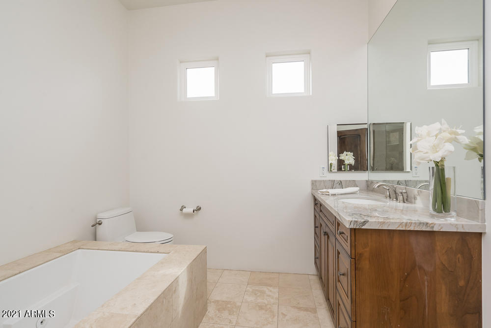 EQUESTRIAN ESTATE - Residential