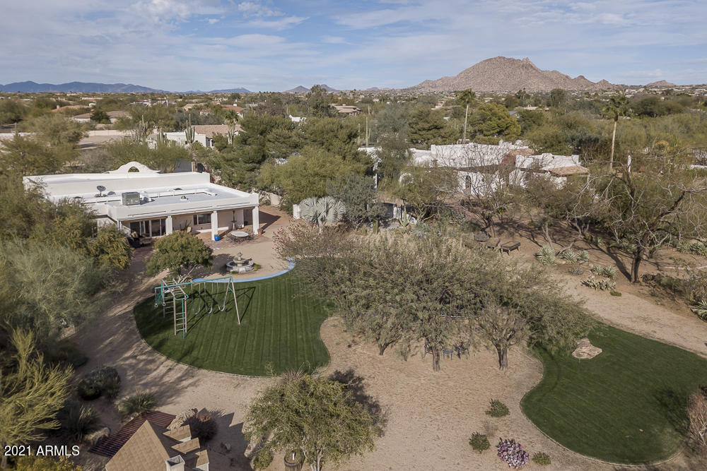 EQUESTRIAN ESTATE - Residential