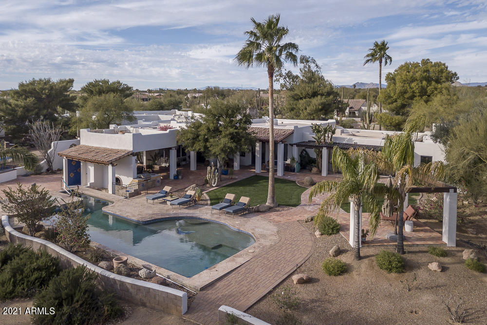 EQUESTRIAN ESTATE - Residential