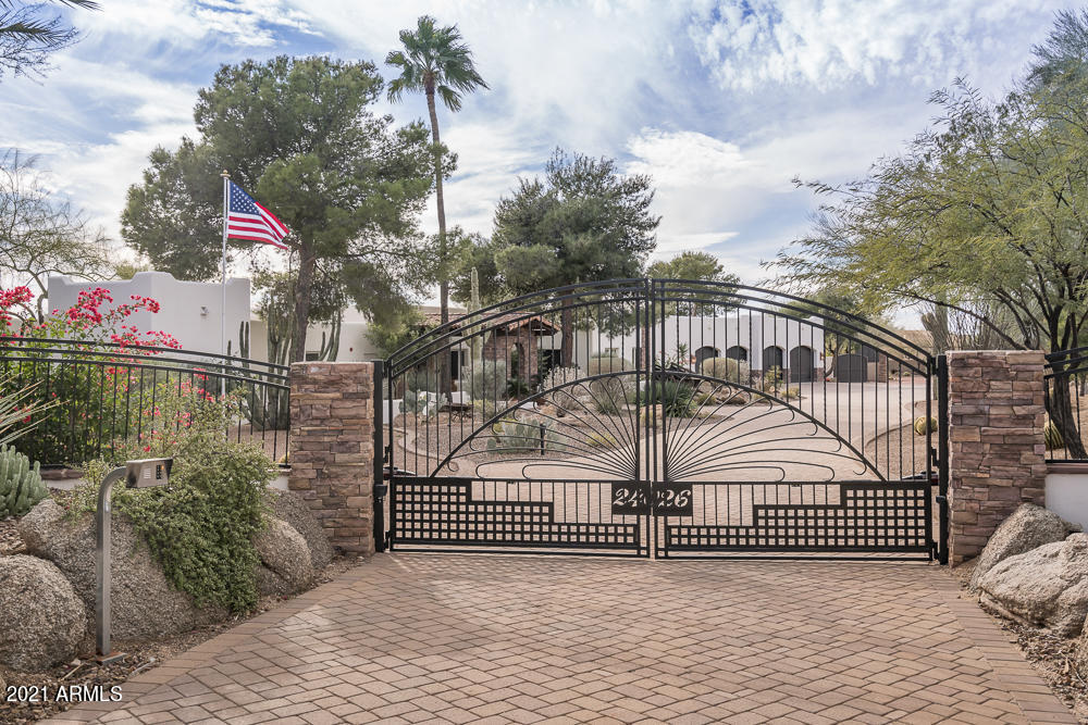 EQUESTRIAN ESTATE - Residential