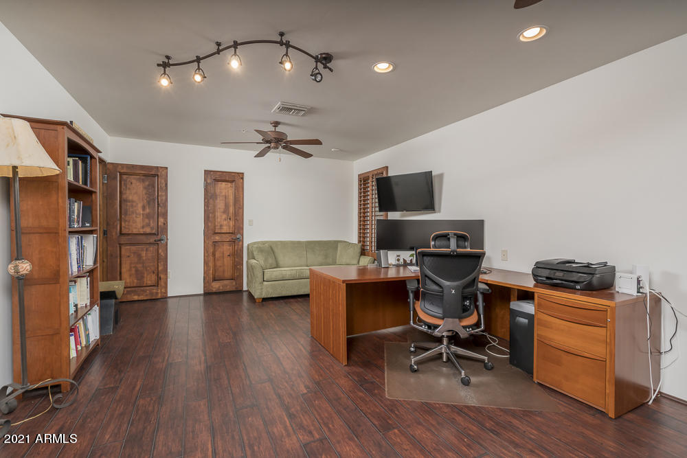 EQUESTRIAN ESTATE - Residential