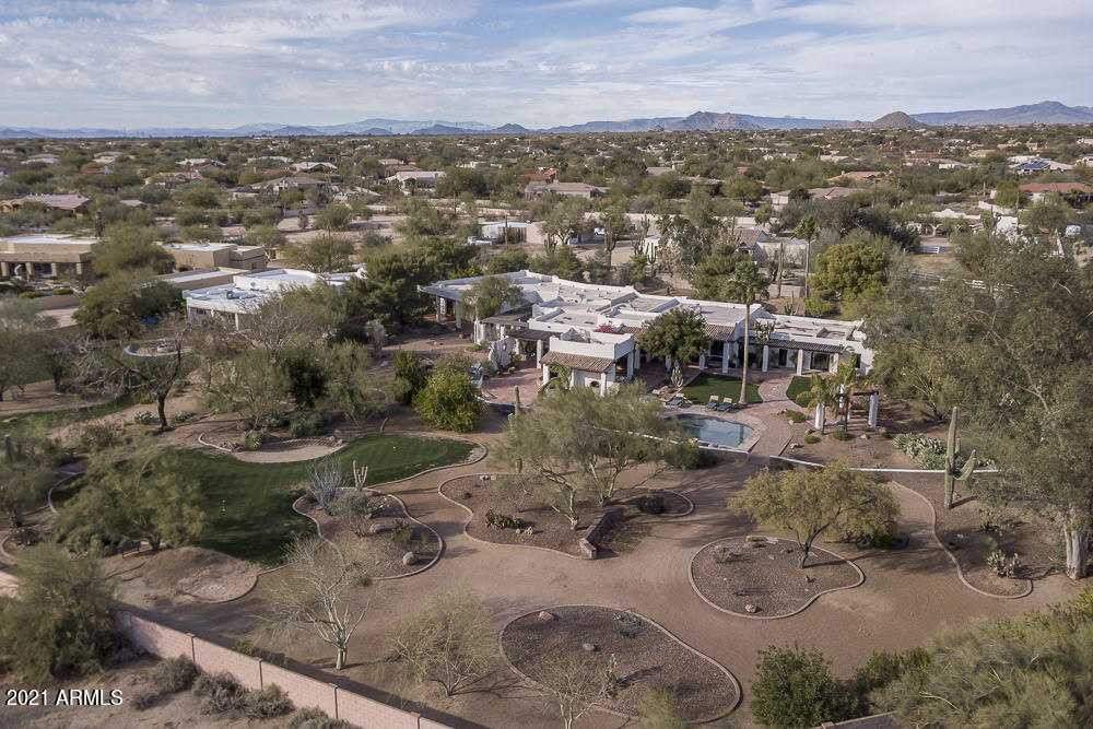 EQUESTRIAN ESTATE - Residential