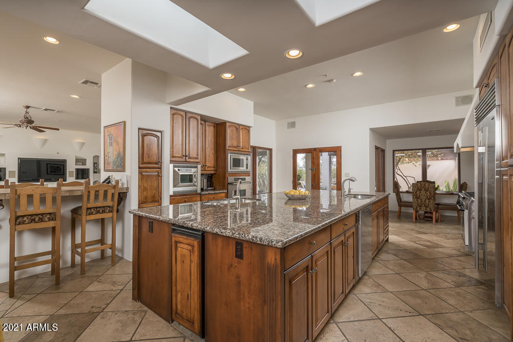 EQUESTRIAN ESTATE - Residential
