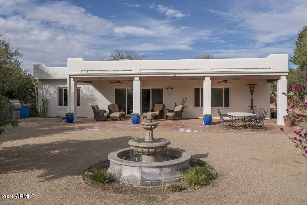 EQUESTRIAN ESTATE - Residential