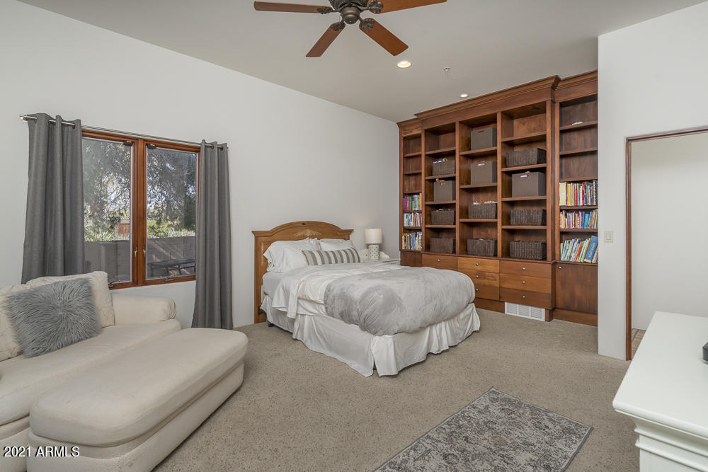 EQUESTRIAN ESTATE - Residential