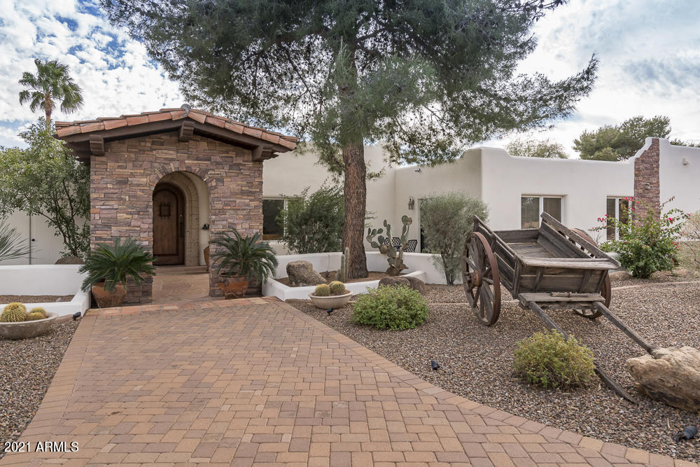 EQUESTRIAN ESTATE - Residential