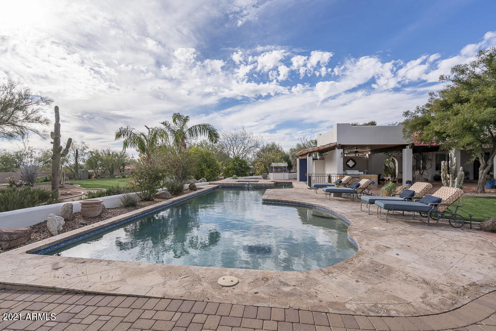 EQUESTRIAN ESTATE - Residential