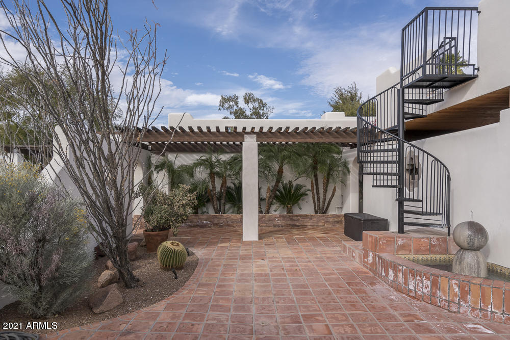 EQUESTRIAN ESTATE - Residential