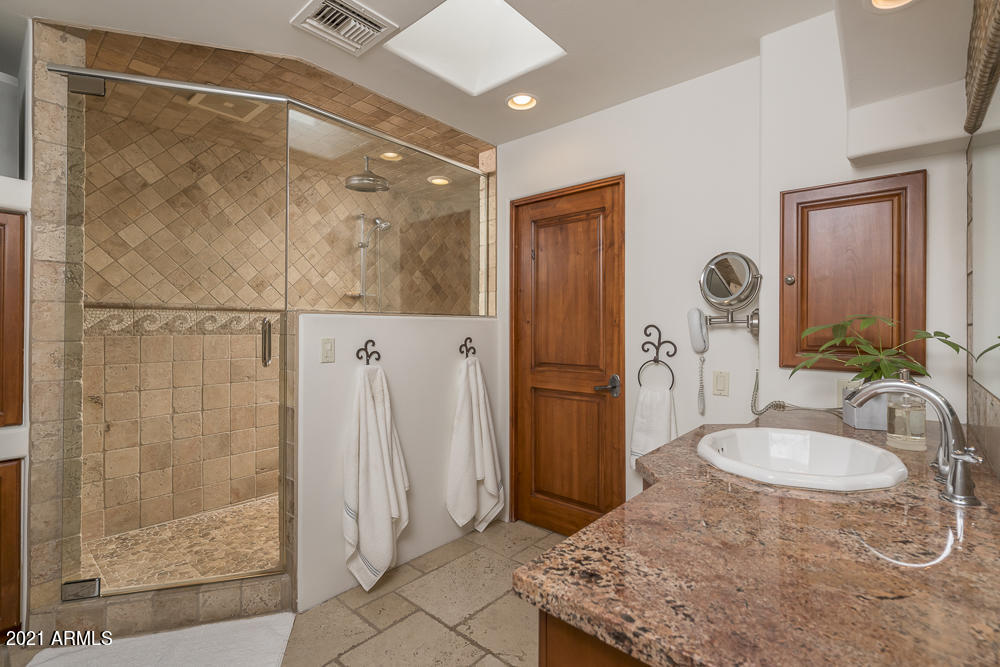 EQUESTRIAN ESTATE - Residential
