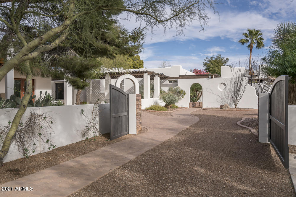 EQUESTRIAN ESTATE - Residential