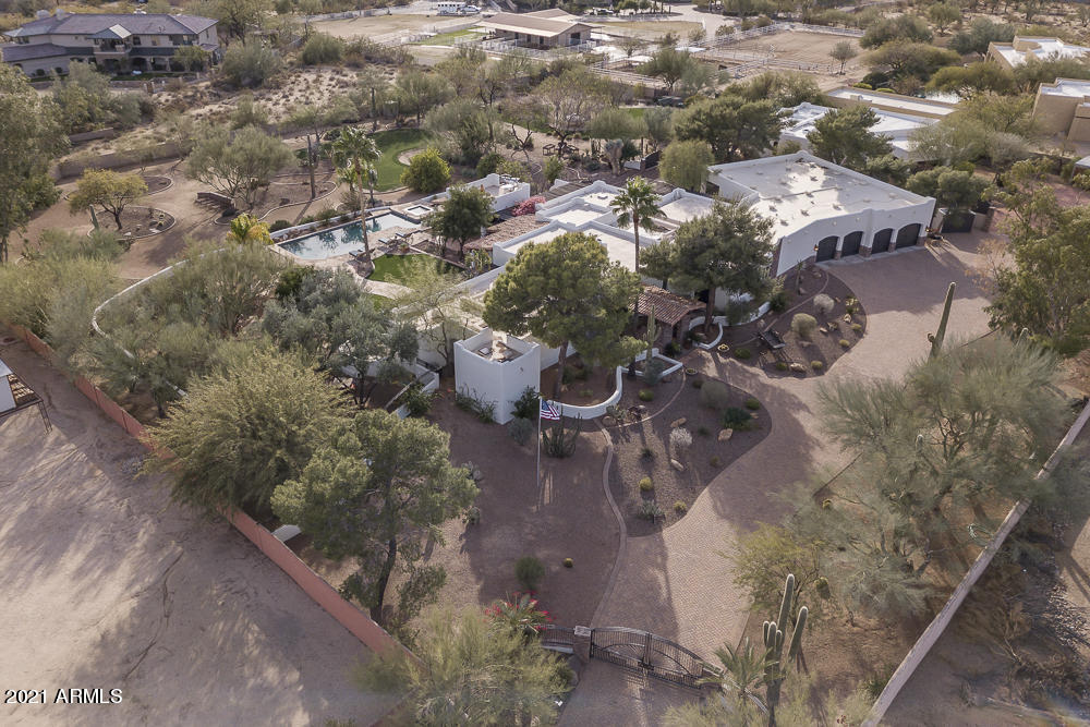 EQUESTRIAN ESTATE - Residential