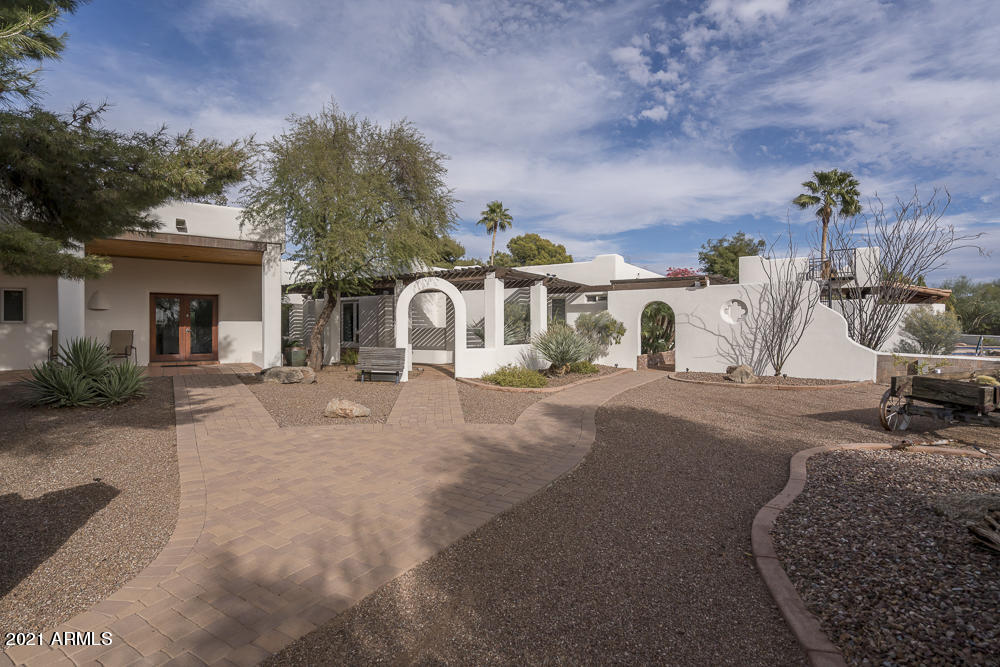 EQUESTRIAN ESTATE - Residential