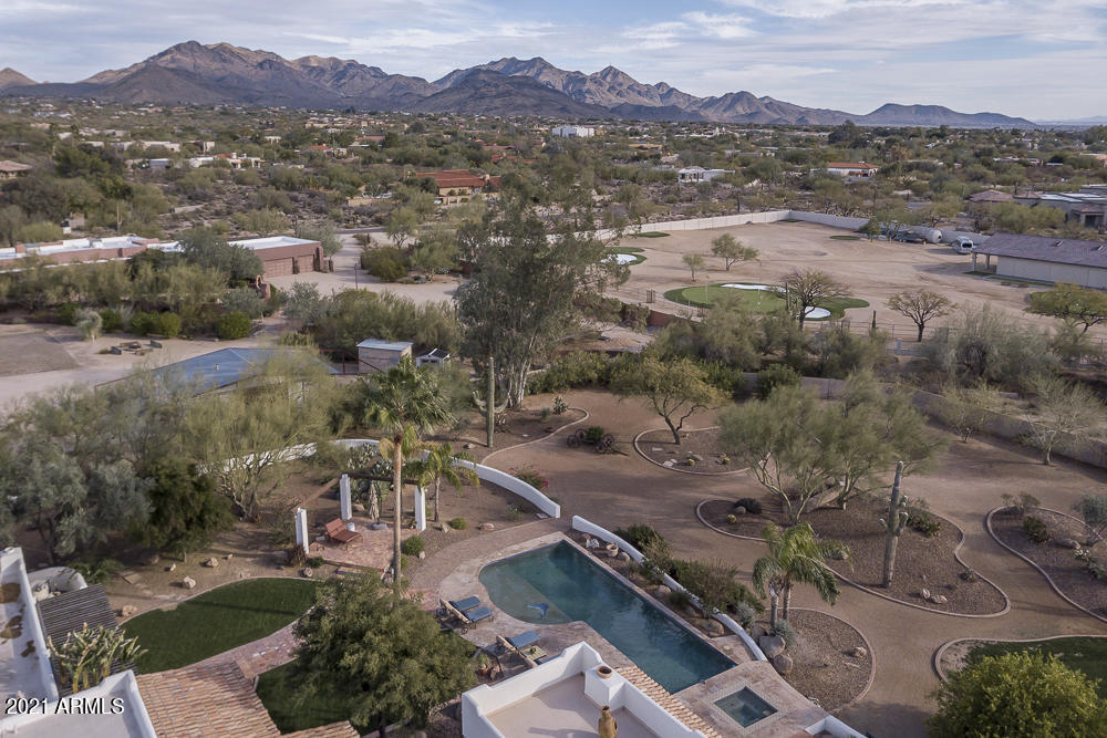 EQUESTRIAN ESTATE - Residential