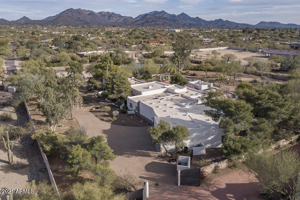 EQUESTRIAN ESTATE - Residential