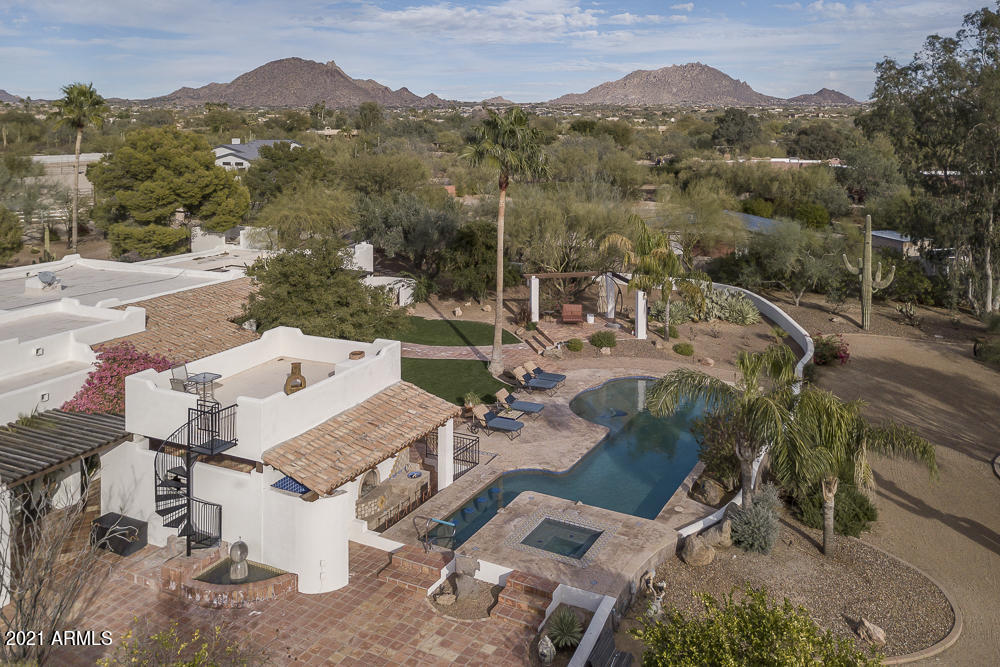 EQUESTRIAN ESTATE - Residential