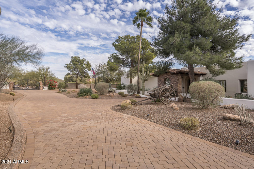 EQUESTRIAN ESTATE - Residential