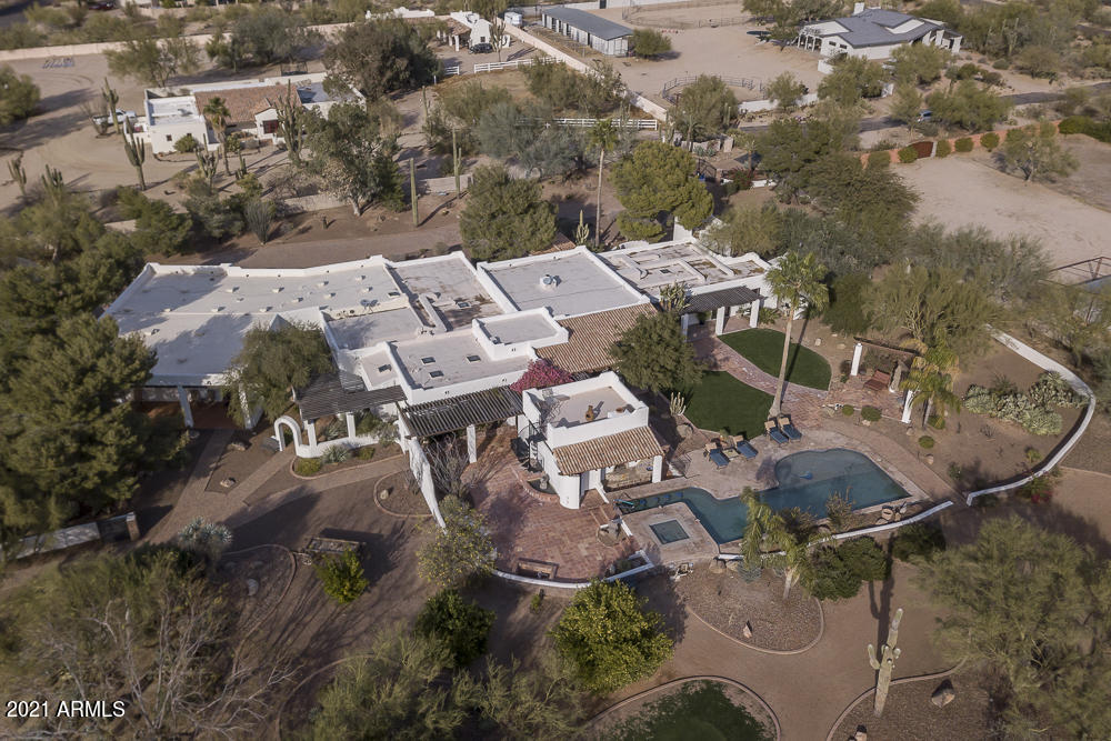 EQUESTRIAN ESTATE - Residential
