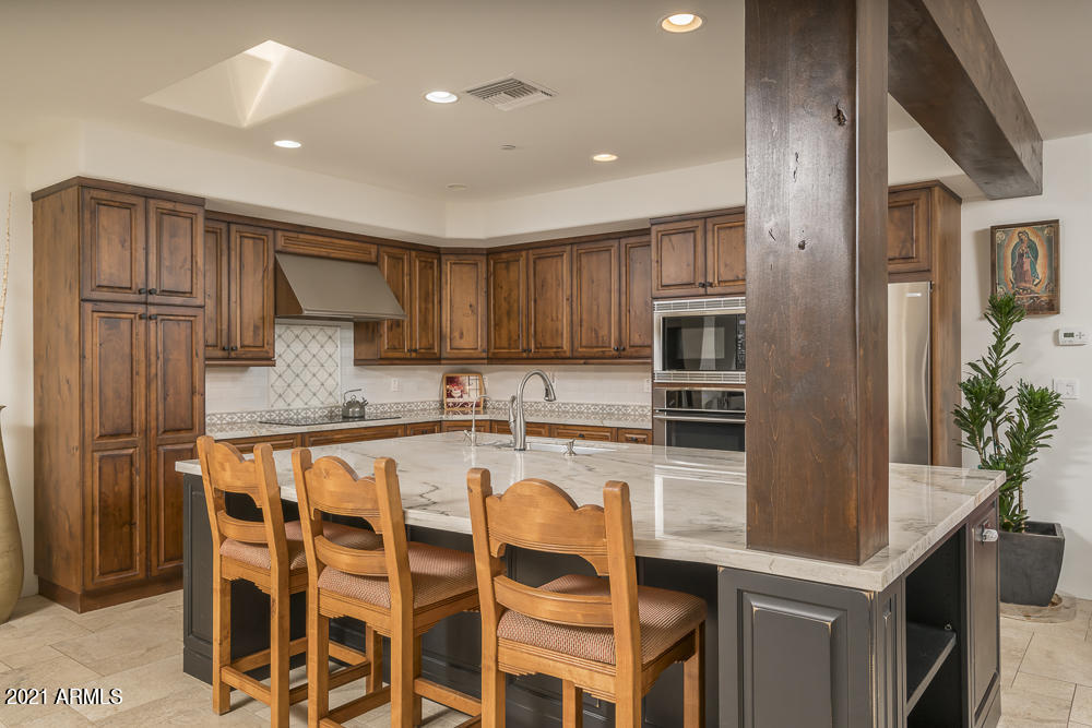 EQUESTRIAN ESTATE - Residential