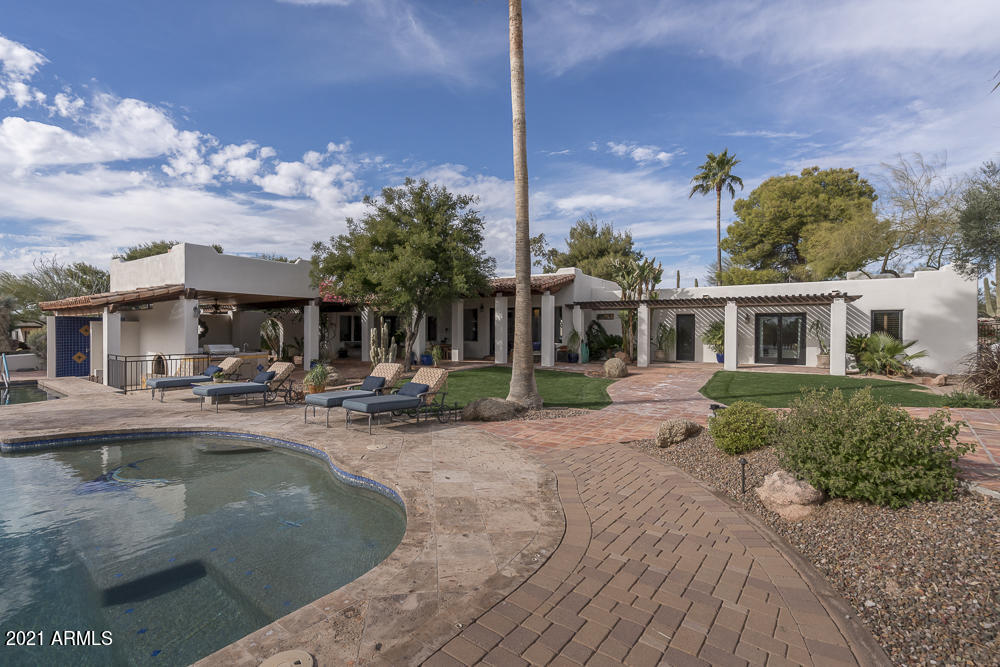 EQUESTRIAN ESTATE - Residential