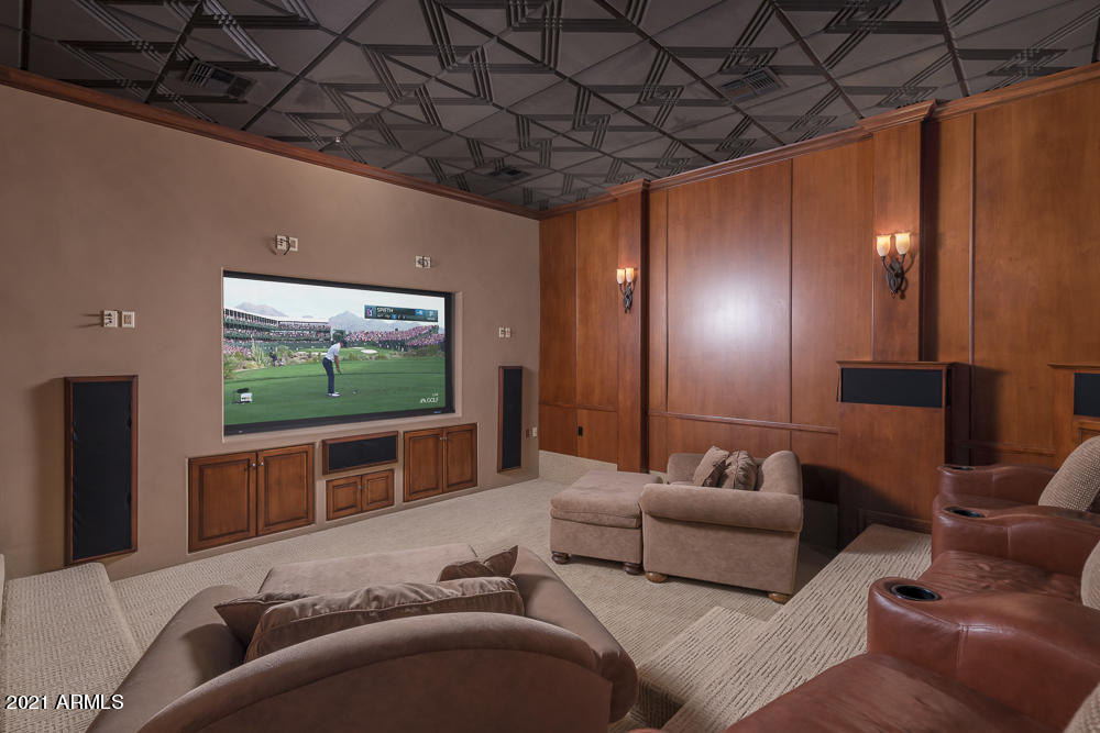 EQUESTRIAN ESTATE - Residential