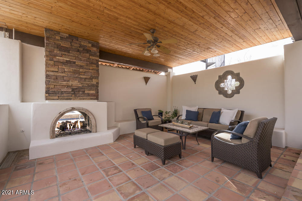 EQUESTRIAN ESTATE - Residential