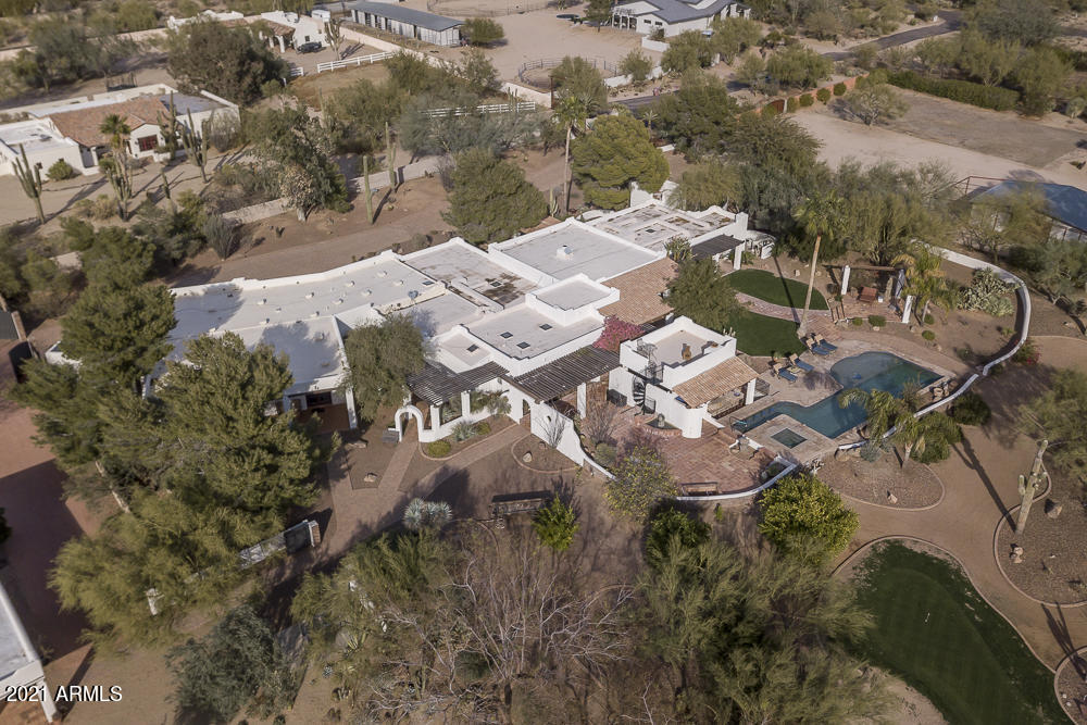 EQUESTRIAN ESTATE - Residential
