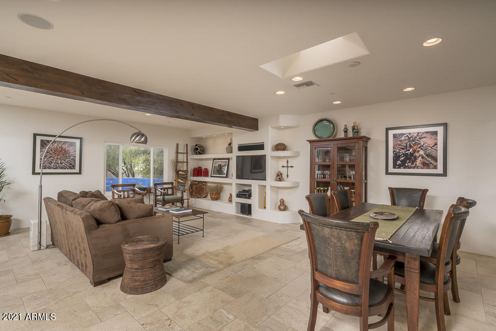 EQUESTRIAN ESTATE - Residential