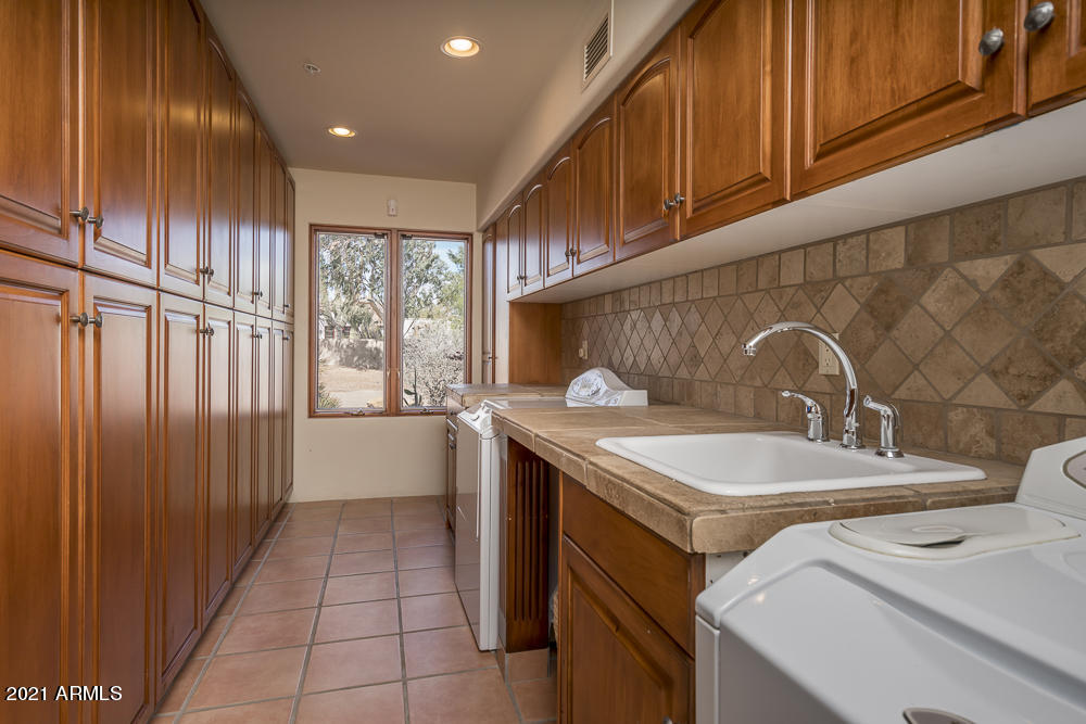EQUESTRIAN ESTATE - Residential