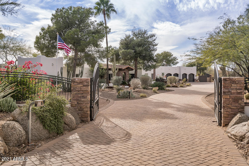 EQUESTRIAN ESTATE - Residential