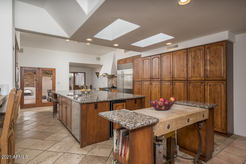 EQUESTRIAN ESTATE - Residential