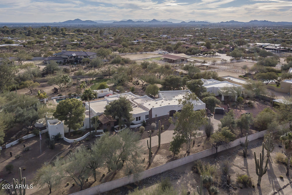 EQUESTRIAN ESTATE - Residential