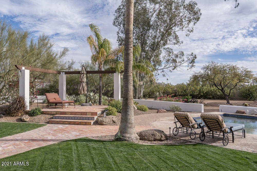 EQUESTRIAN ESTATE - Residential