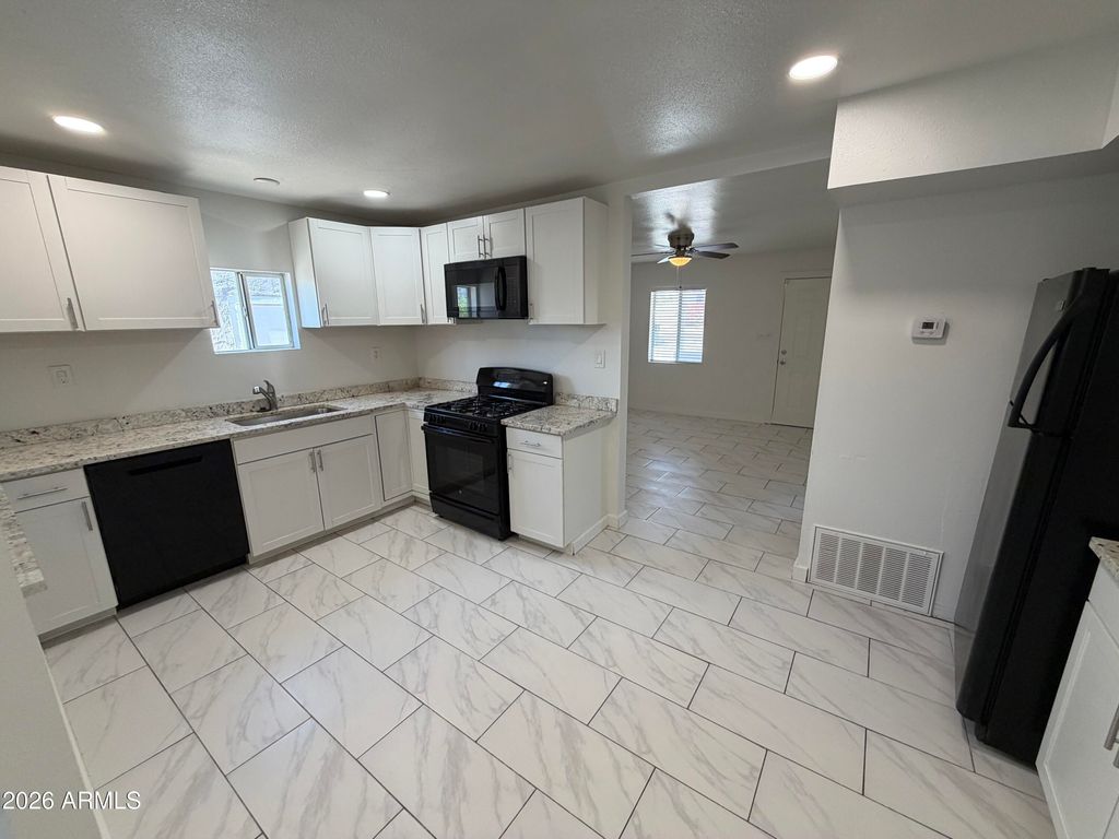 Photo of 9012 N 14th Street, Phoenix, AZ 85020 (MLS # 7056504)