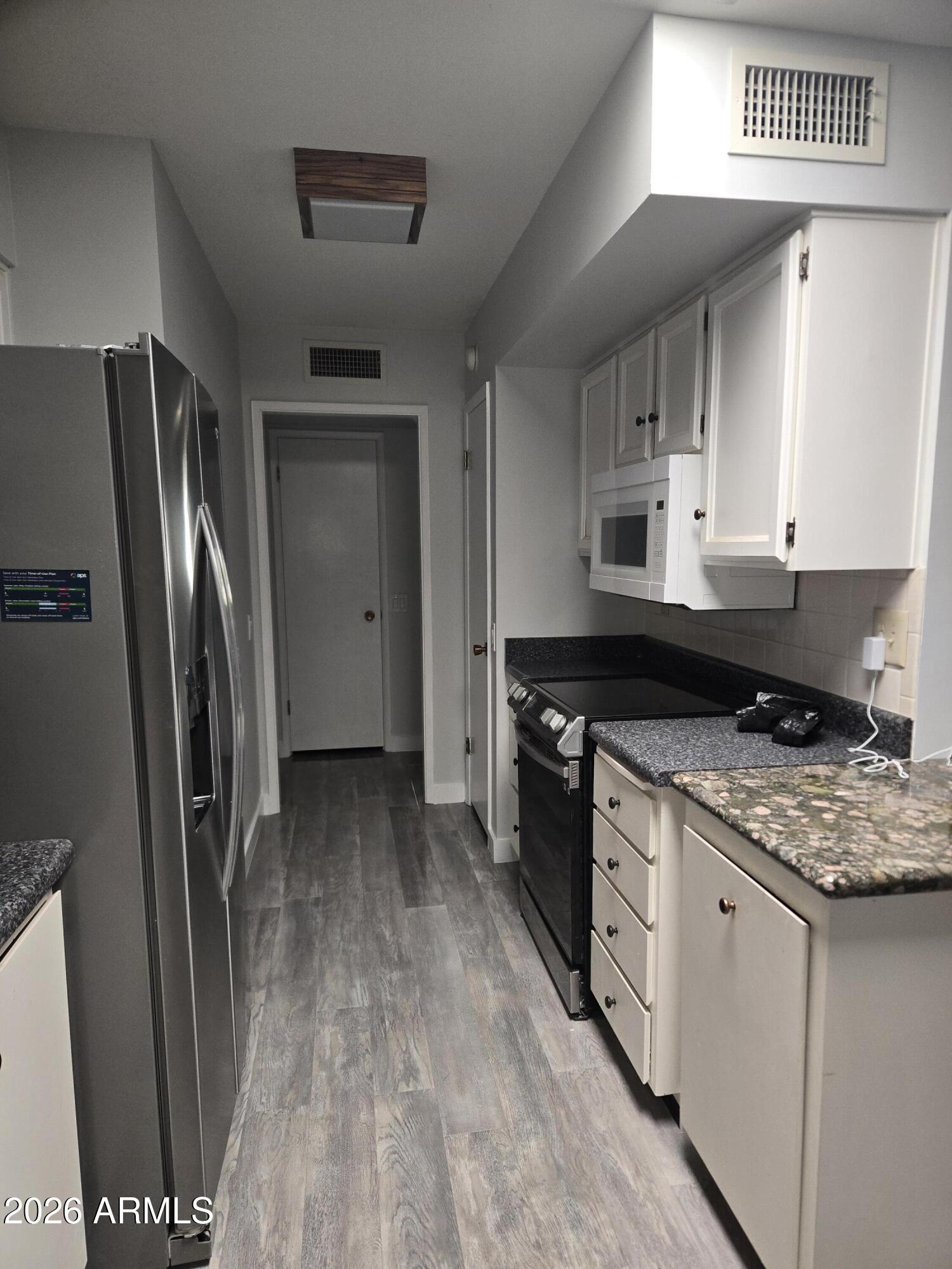 10049 W OAKMONT Drive