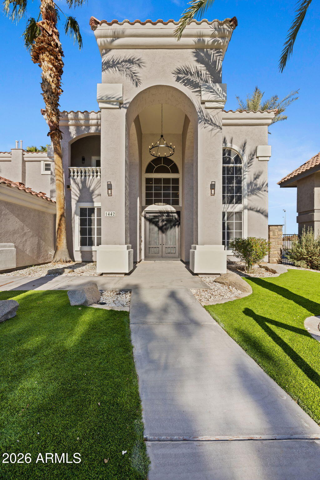 1442 W LAUREL Avenue