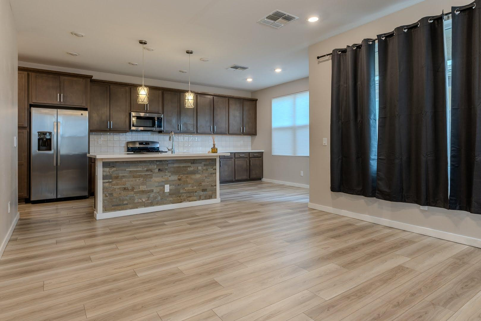 1111 W DIAMONDBACK Drive