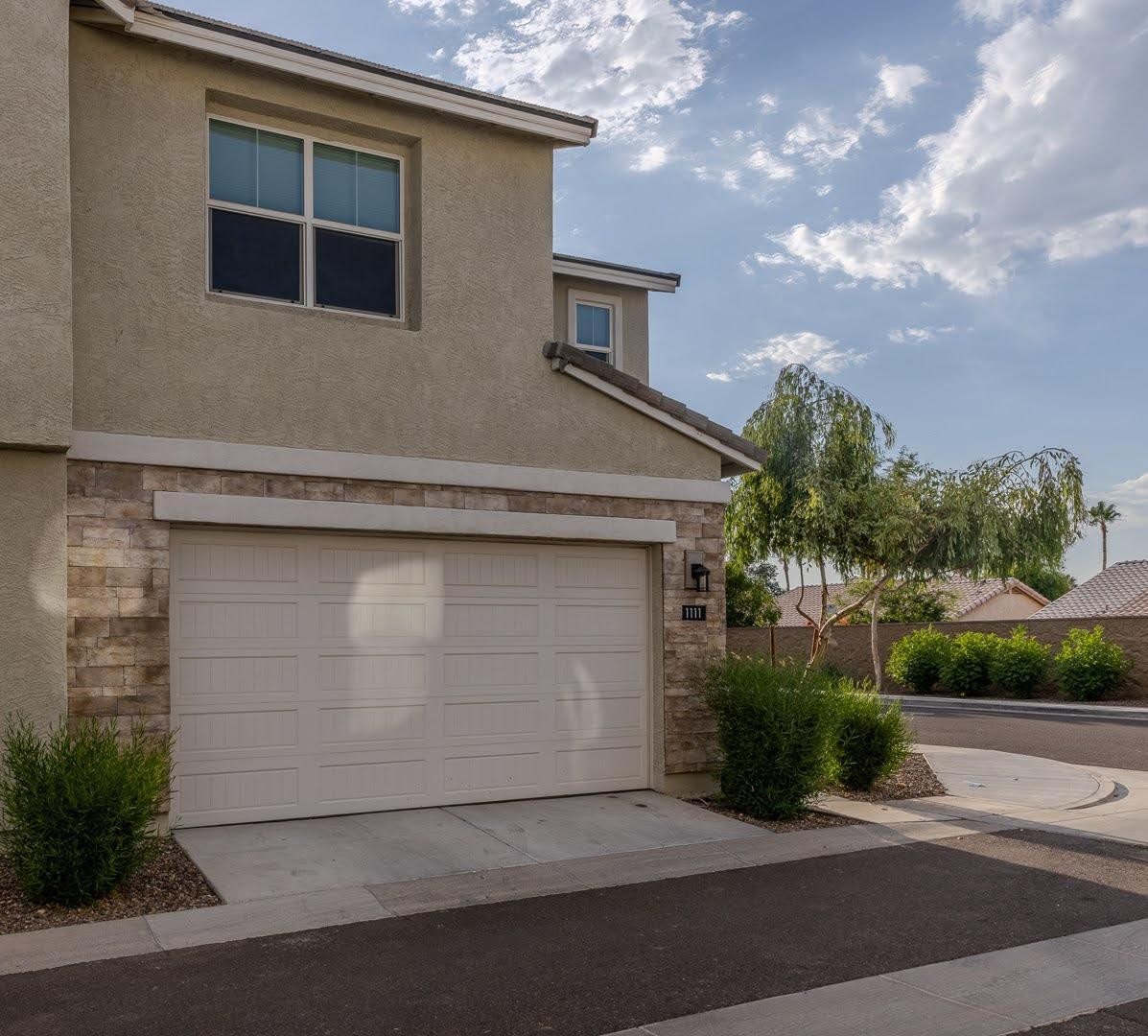 1111 W DIAMONDBACK Drive