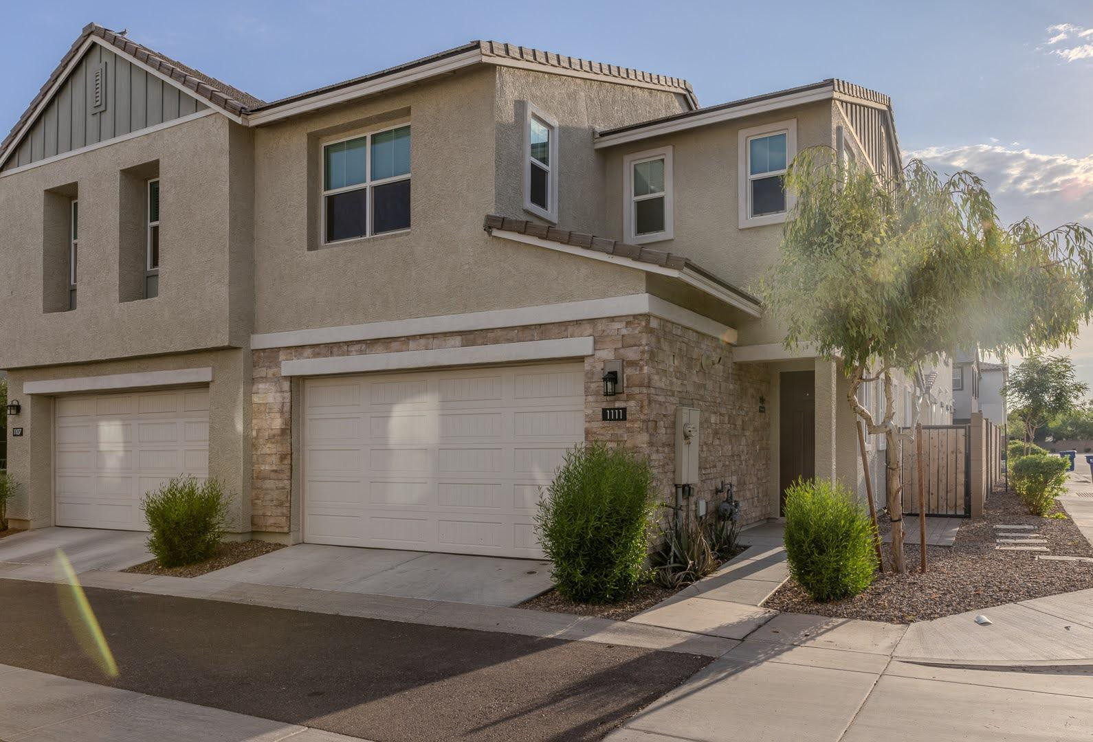 1111 W DIAMONDBACK Drive