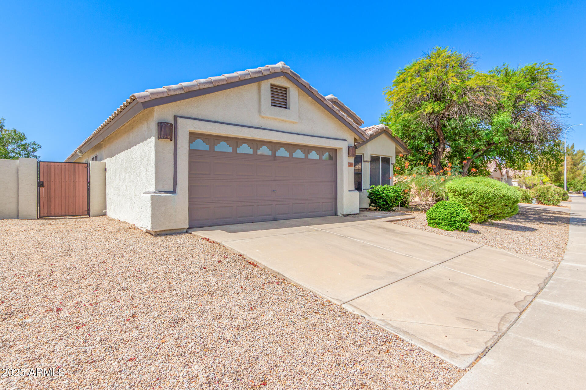 1701 E COUNTRYWALK Lane