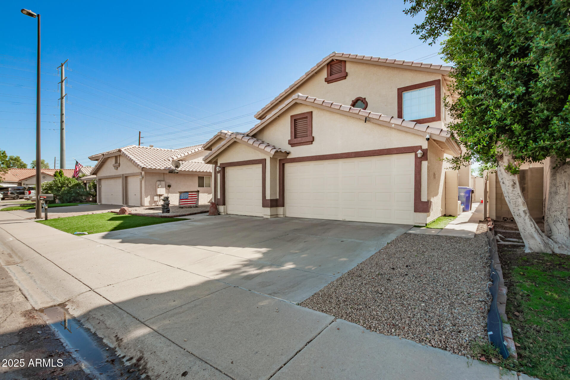 1921 E MARQUETTE Drive