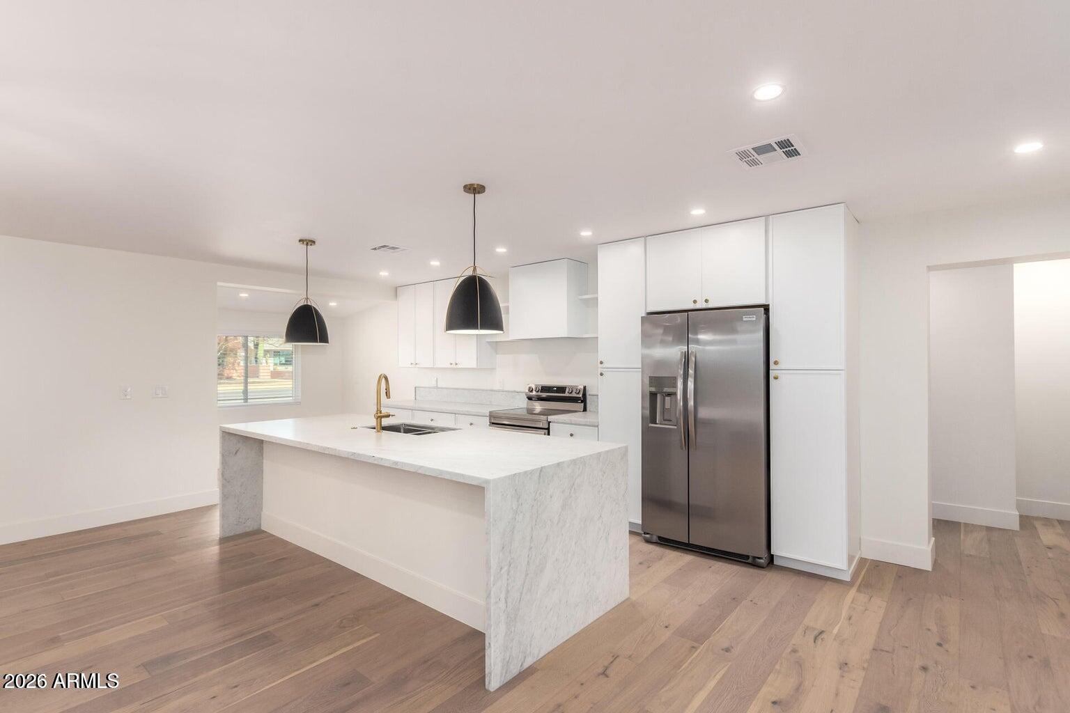 829 E DESERT PARK Lane