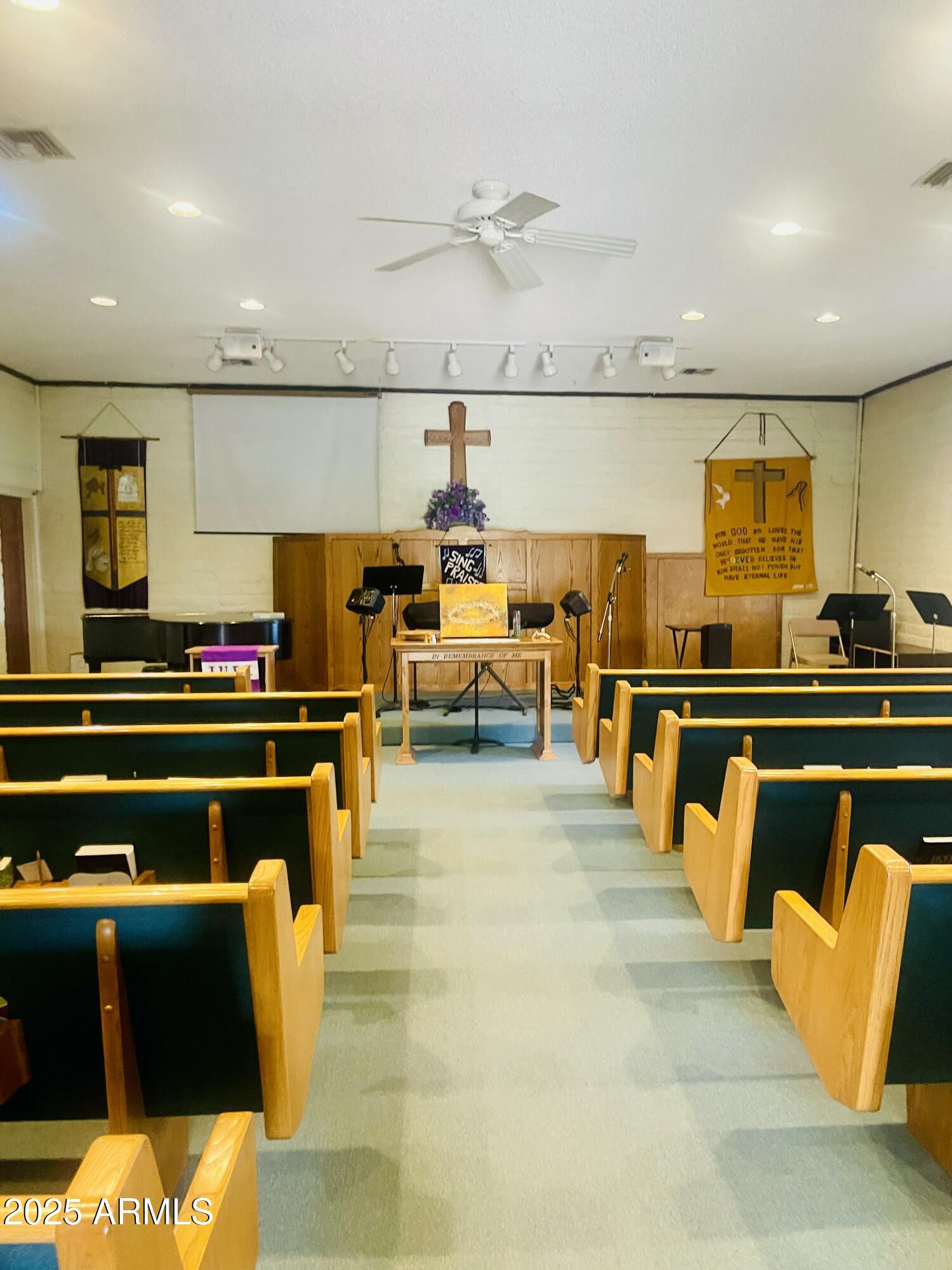 2902 N Geronimo Avenue