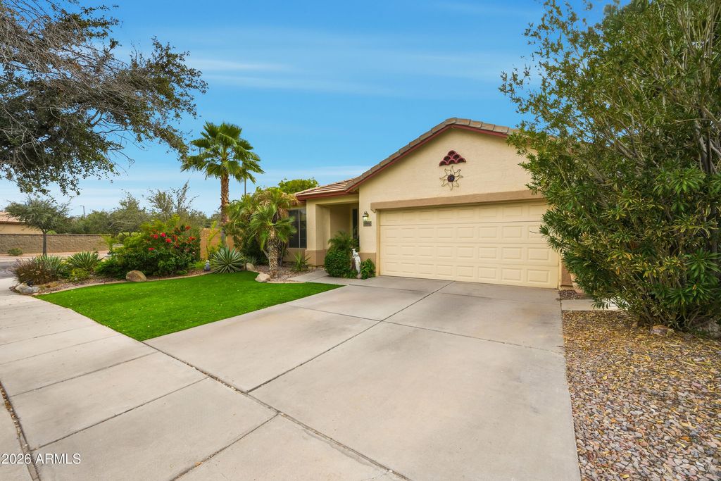 Photo of 4210 S Splendor Place, Gilbert, AZ 85297 (MLS # 6986010)